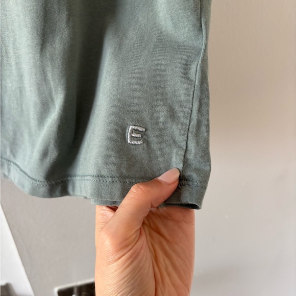 Everlane Men's Green Uniform Short Sleeve Tee - Picture 4 of 4